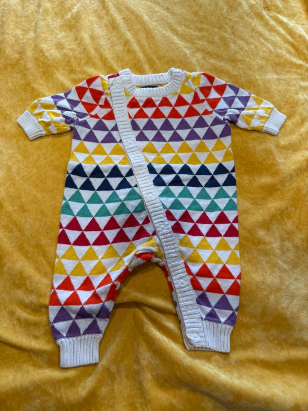 GAP Multicolor Triangle Knit Footie in White Trim